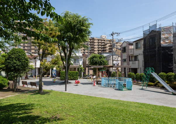荒川三丁目公園(徒歩4分・約300m)