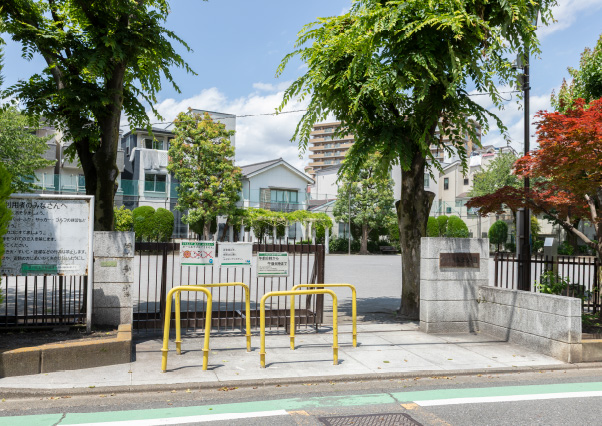 真土公園(徒歩8分・約610m)